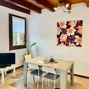 https://confortevole-studio-intero-appartamento.hotelinveneto.com